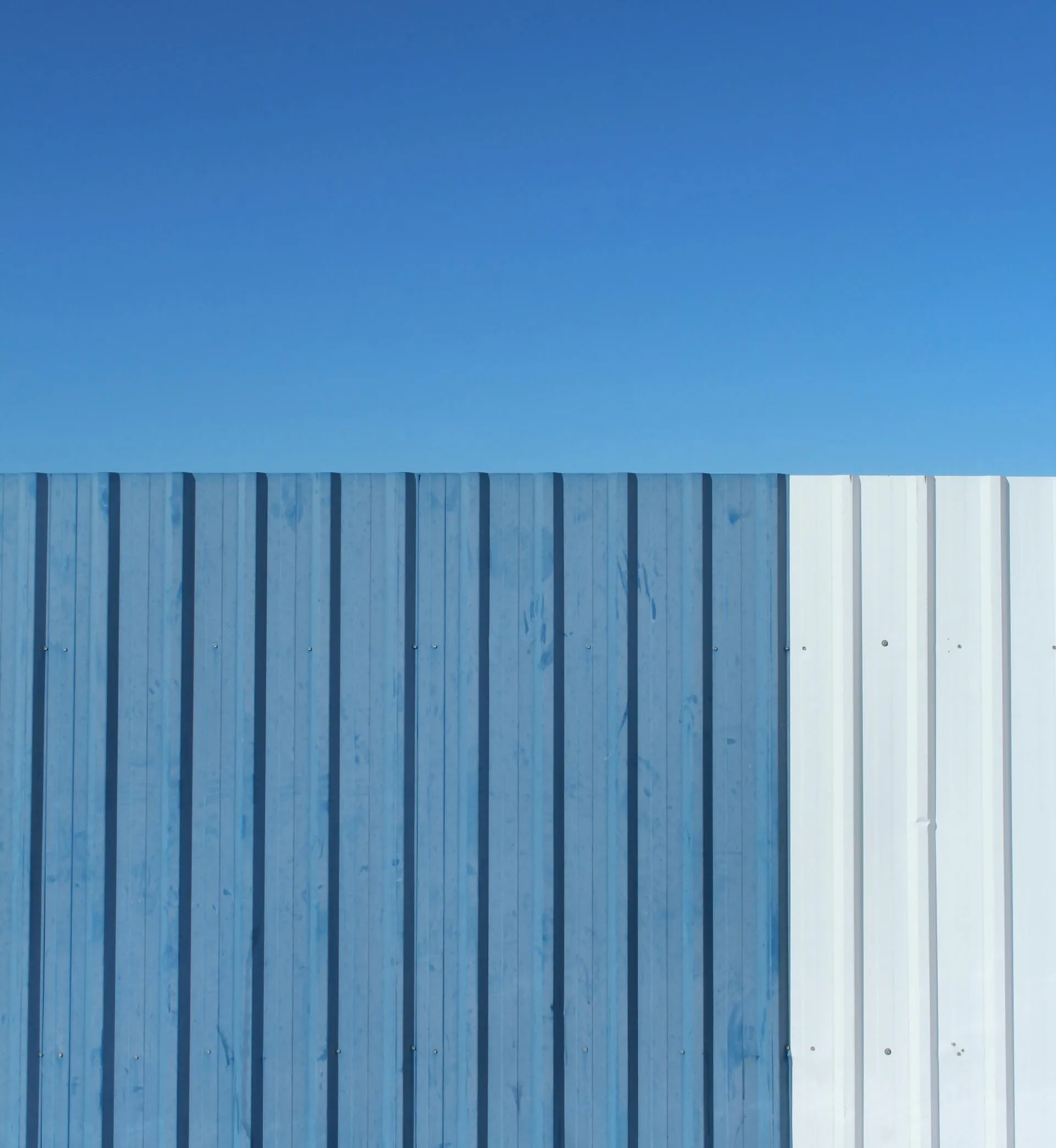 Fence painted blue in fort lauderdale