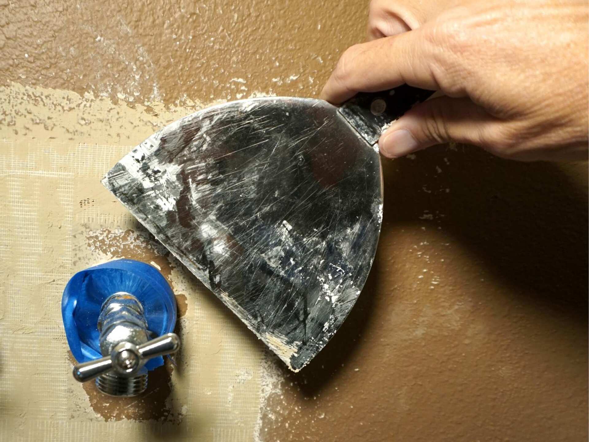 a putty knife is used to repair this drywall in Davie FL