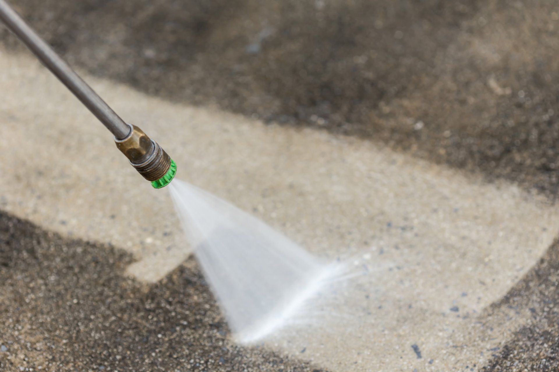 pressure washing a commercial driveway in Plantation FL